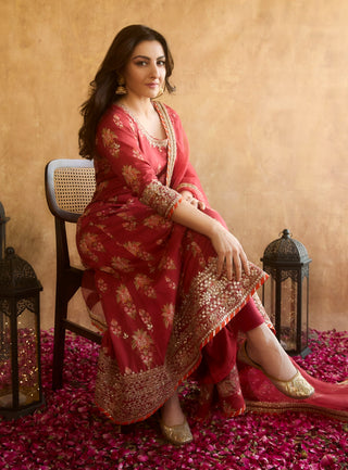 Red Floral Printed Long Anarkali Set by Gopi Vaid, available on Indiaspopup.com