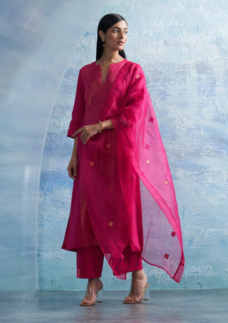 Fuchsia Pink Linen Kurta Set by Charkhee, available on Indiaspopup.com