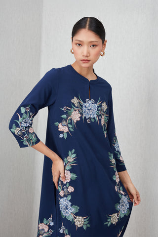 Navy blue elowen tunic and pants