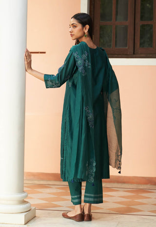 Emerald Floral Embroidered Kurta Set by Vaayu available on Indiaspopup