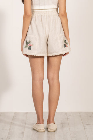 Zelda beige crop top and shorts
