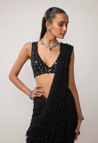 Black single drop v neck sari set