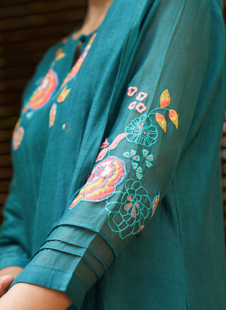 Emerald Floral Embroidered Kurta Set by Vaayu available on Indiaspopup