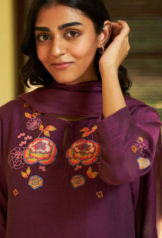 Amethyst Embroidered Kurta Set by Vaayu available on Indiaspopup