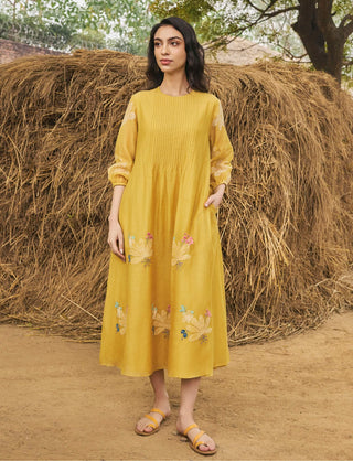 Daffodil pintuck dress