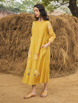 Daffodil pintuck dress