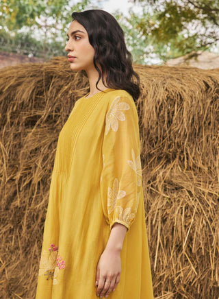 Daffodil pintuck dress