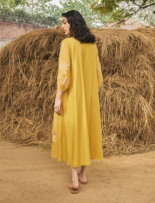 Daffodil pintuck dress