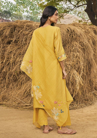 Daffodil embroidered kurta set