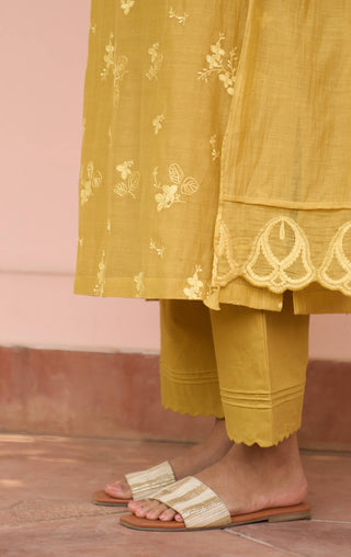 Rue thread embroidered kurta set