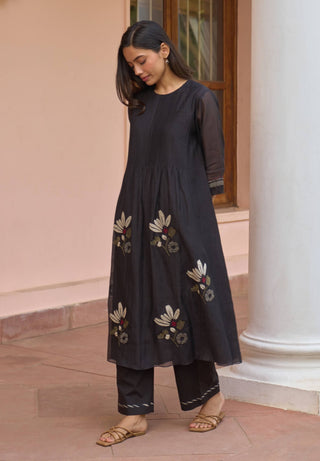 Noir pintuck tunic and pants