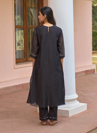 Noir pintuck tunic and pants