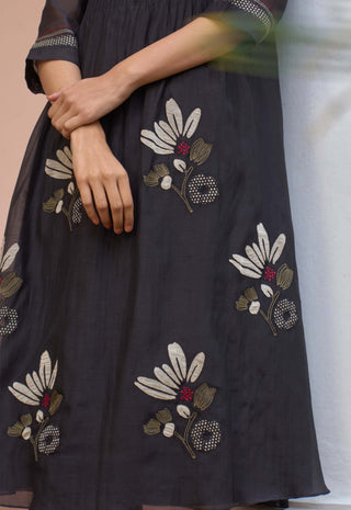 Noir pintuck tunic and pants