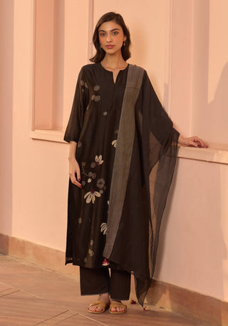 Noir embroidered kurta set