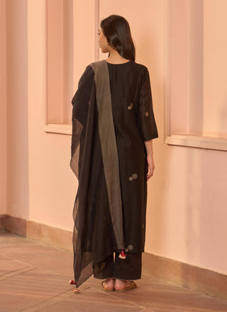 Noir embroidered kurta set