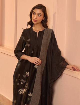 Noir embroidered kurta set