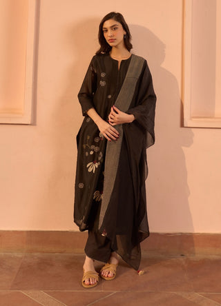 Noir embroidered kurta set