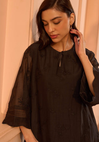 Noir thread embroidered tunic and pants