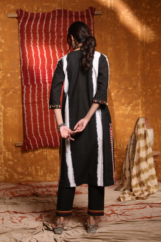 Shivani Bhargava-Black V-Neck Abstract Work Kurta And Pants-INDIASPOPUP.COM