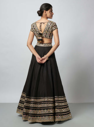 Maanyata black lehenga set