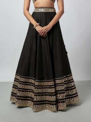 Maanyata black lehenga set