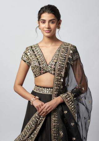 Maanyata Black Lehenga Set by Gopi Vaid available on Indiaspopup