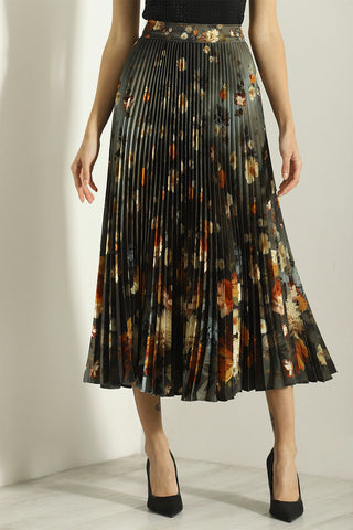 Lunara pleated skirt and black top