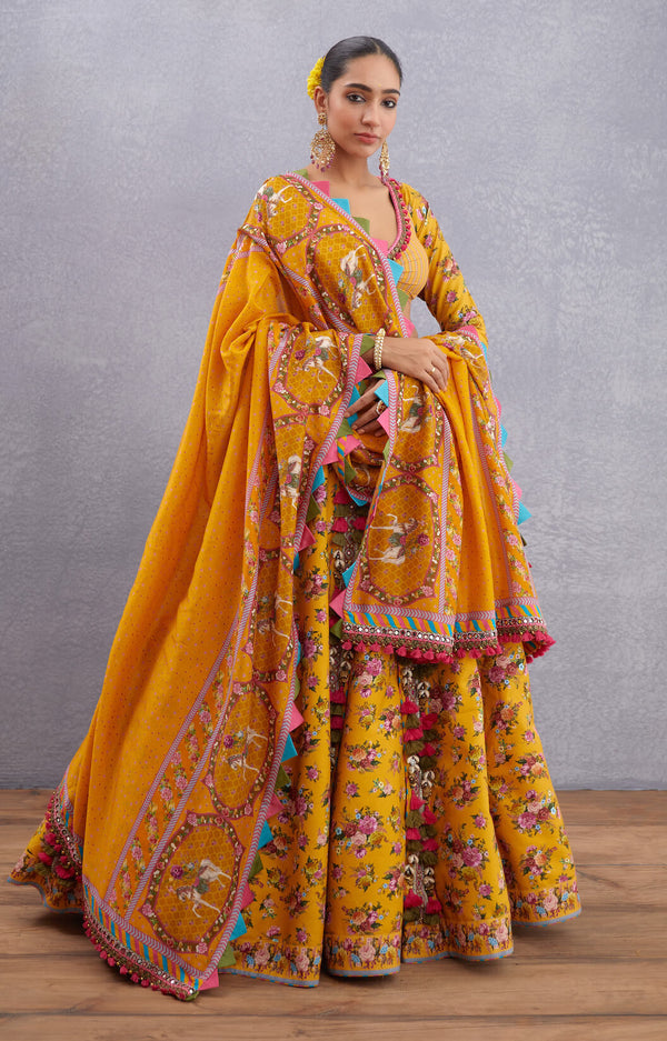 Alia Bhatt's summer-ready yellow Sabyasachi lehenga came with tone-on-tone  embroidery | VOGUE India
