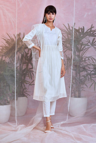 Charkhee-Pearl White Classic Straight Kurta Set-INDIASPOPUP.COM