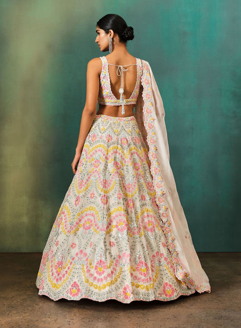 JADE by Monica & Karishma Lehengas Perfect For Brides Everywhere Around The  World | WeddingBazaar