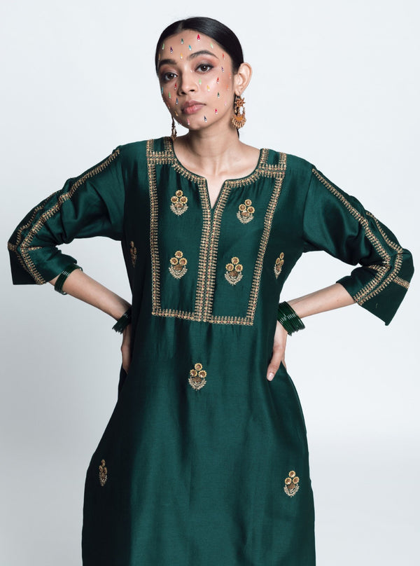 Label Earthen-Emerald Green Silk Embroidered Kurta Set-INDIASPOPUP.COM