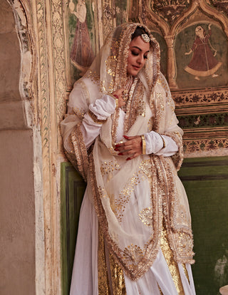 Itrh-White Embroidered Mul Angrakha Set-INDIASPOPUP.COM