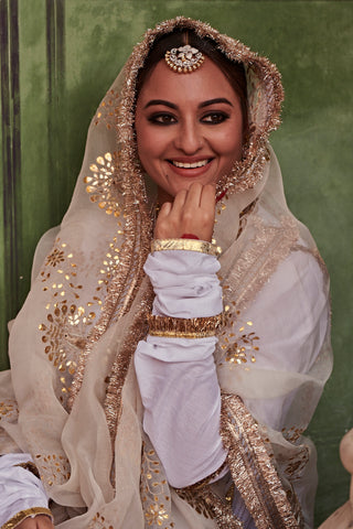 Itrh-White Embroidered Mul Angrakha Set-INDIASPOPUP.COM