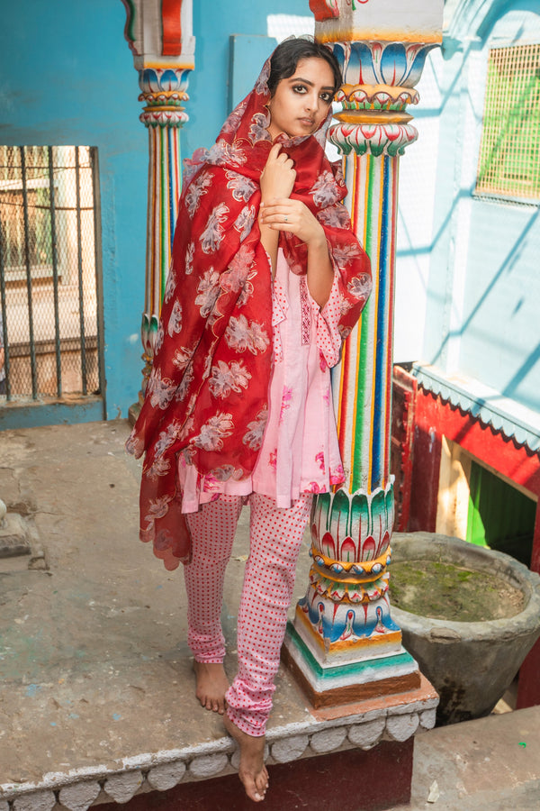 Label Earthen-Pink Malmal Kurta Set With Odhni-INDIASPOPUP.COM