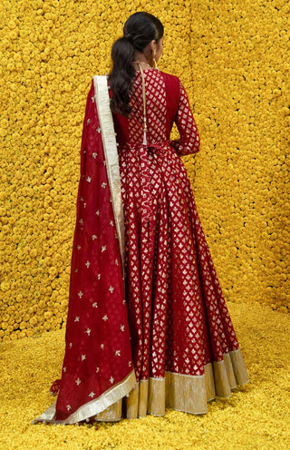 Mahima Mahajan-Noorie Red Golden Banarsi Anarkali Set-INDIASPOPUP.COM