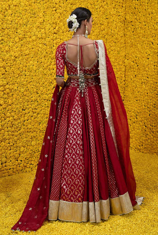 Mahima Mahajan-Saba Red Embroidered Lehenga Set-INDIASPOPUP.COM