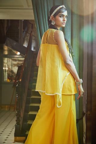 Sanya Gulati-Mango Short Kurta And Flared Pants-INDIASPOPUP.COM