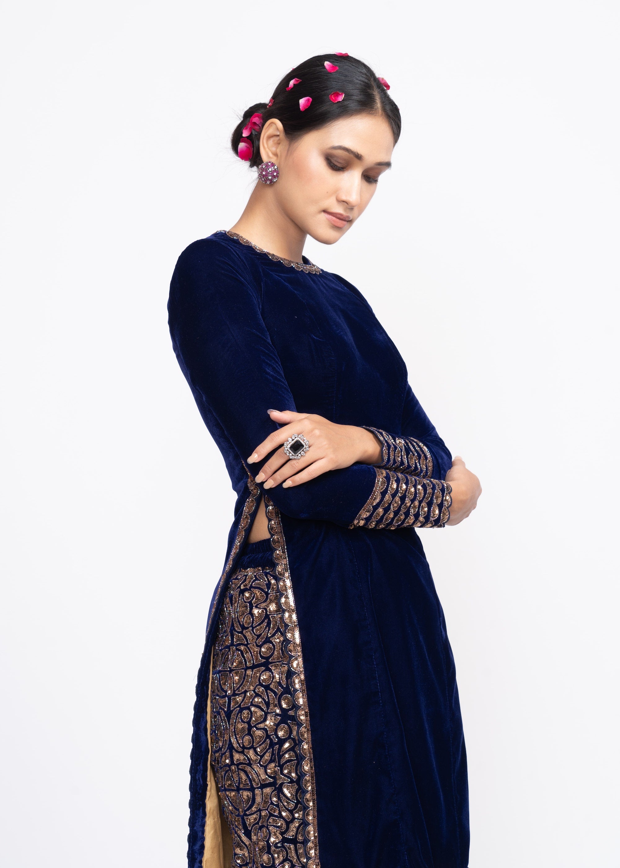Vvani By Vani Vats | Navy Blue Velvet Kurta Set | INDIASPOPUP.COM M Vvani By Vani Vats | Navy Blue Velvet Kurta Set | INDIASPOPUP.COM M