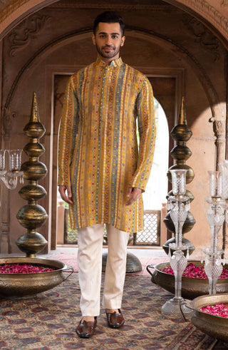 Chhavvi Aggarwal-Yellow Kurta Bundi Set-INDIASPOPUP.COM