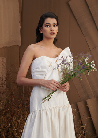 Ivory Taffeta Tiered Gown